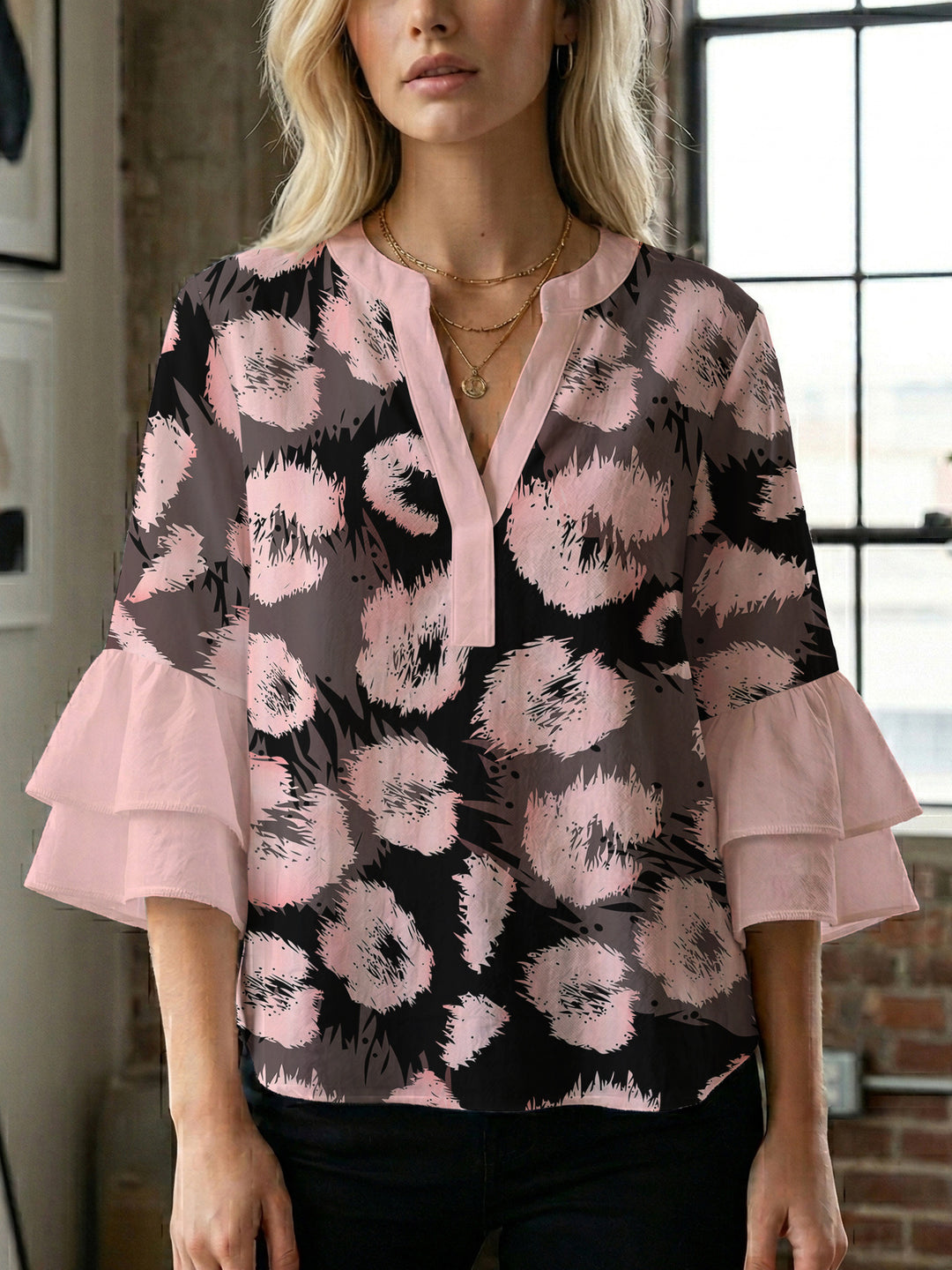 Damen Bluse mit Rüschendetails und auffälligem Animal-Print EB