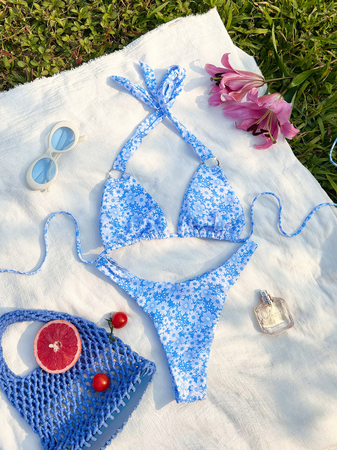Damen Triangel-Bikini mit verspieltem Blumendesign und modischen Bindebändern EB