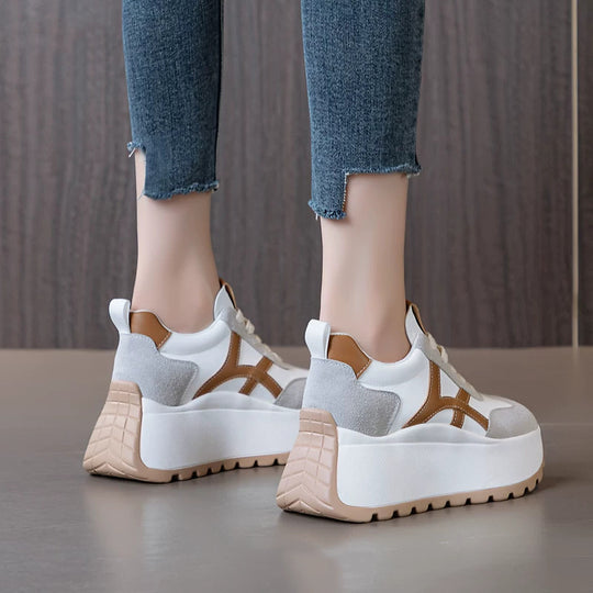 Damen Sportliche Plateau-Sneaker mit modischem Obermaterial und rutschfester Sohle EB