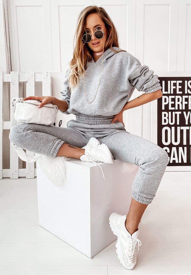 Damen Jogginganzug mit modernem Schnitt und lässigem Hoodie-Stil EB