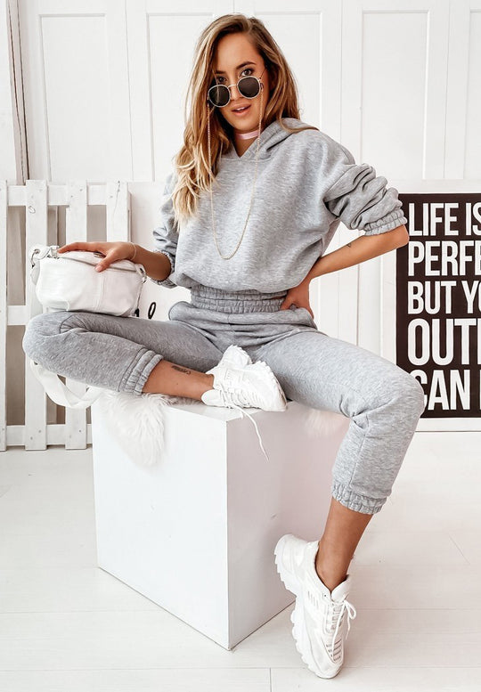 Damen Jogginganzug mit modernem Schnitt und lässigem Hoodie-Stil EB