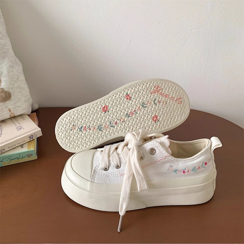 Damen Plateau-Sneaker mit floralen Applikationen und strapazierfähigem Obermaterial EB