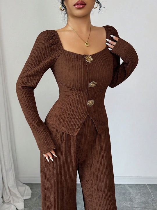 Damen nan tailliertes Blusen- und Hosen-Set aus Crinkle-Plissee mit Puffärmeln und Zierknöpfen EB