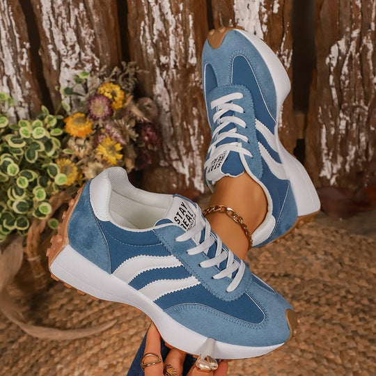 Damen Retro-Sneaker mit profilierter Gummisohle und dekorativen Zierstreifen EB