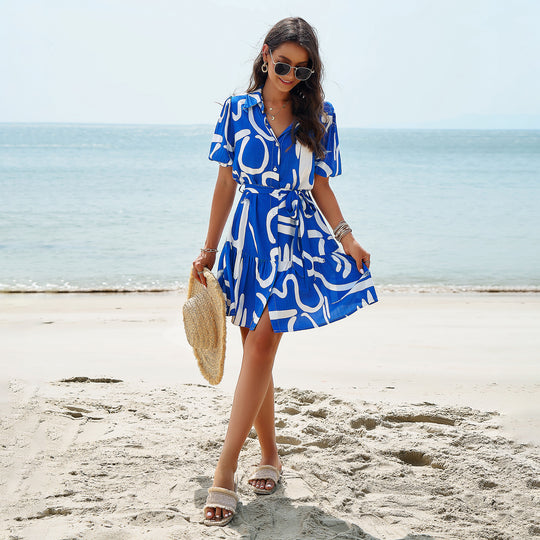 Damen Sommerliches Kleid mit Wellenmuster und Taillengürtel EB
