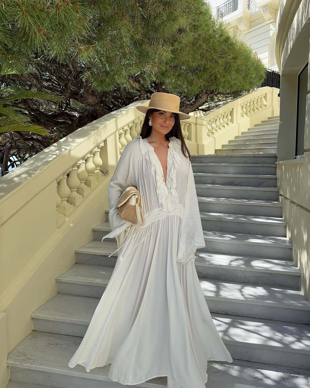 Damen Maxi-Kleid mit elegantem Rüschendesign und tiefem V-Ausschnitt EB