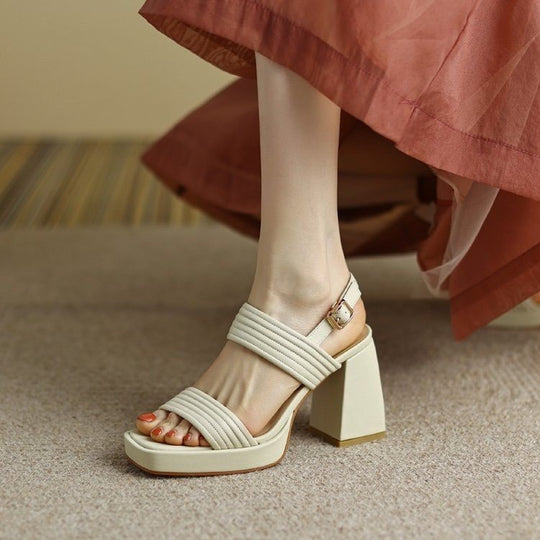 Damen Blockabsatzsandalen mit breiten Riemen und verstellbarem Schließen EB