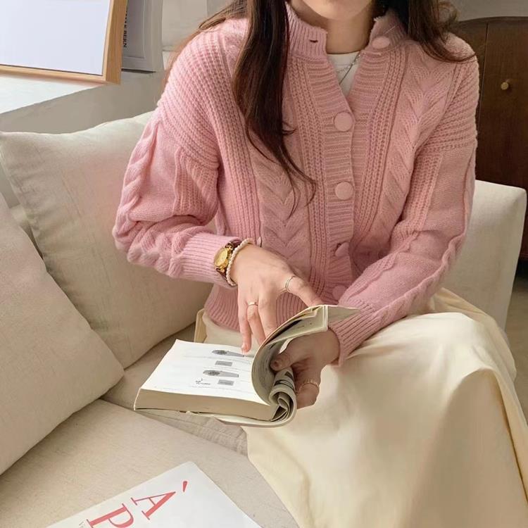 Damen gemütlicher Strickcardigan mit geflochtenem Muster und großen Knöpfen EB