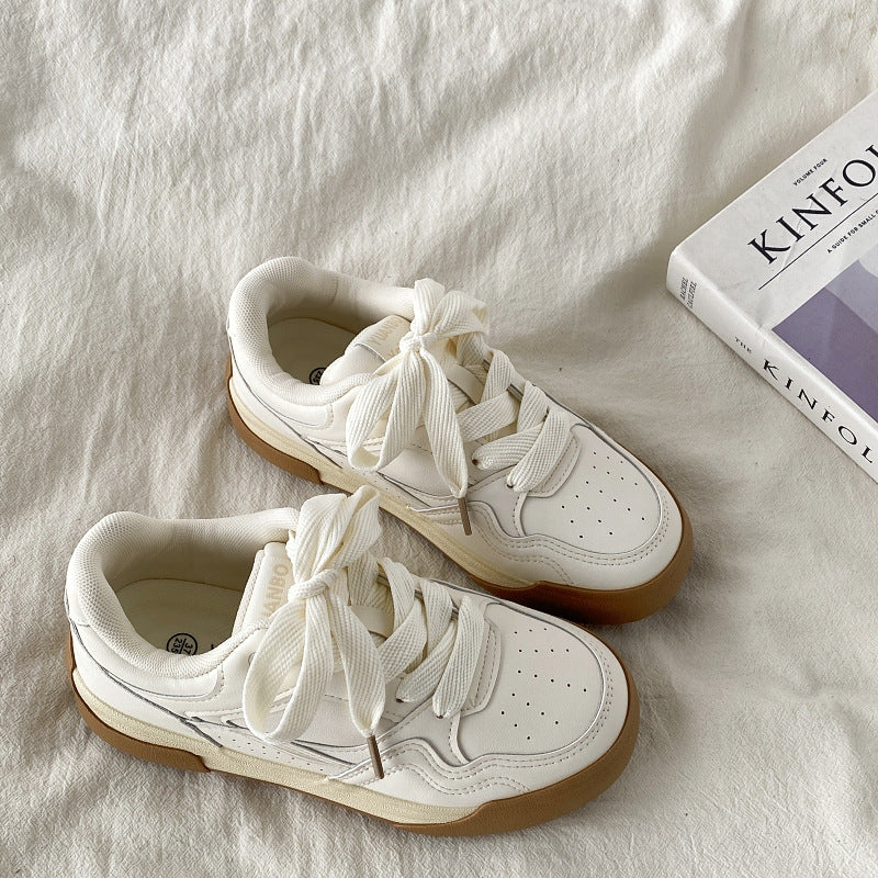 Damen Sportliche Sneakers mit voluminösem Design und innovativer Schnürung EB