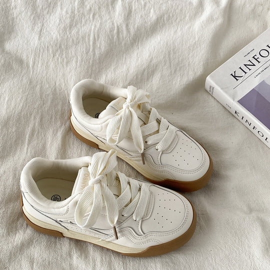 Damen Sportliche Sneakers mit voluminösem Design und innovativer Schnürung EB
