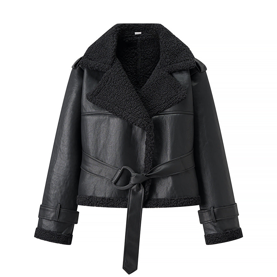 Damen Kunstlederjacke mit flauschigem Kragen und tailliertem Schnitt EB