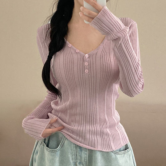 Damen nan feinstrukturierter Rippstrick-Longsleeve mit V-Ausschnitt, Henley-Knopfleiste und taillierter Passform EB