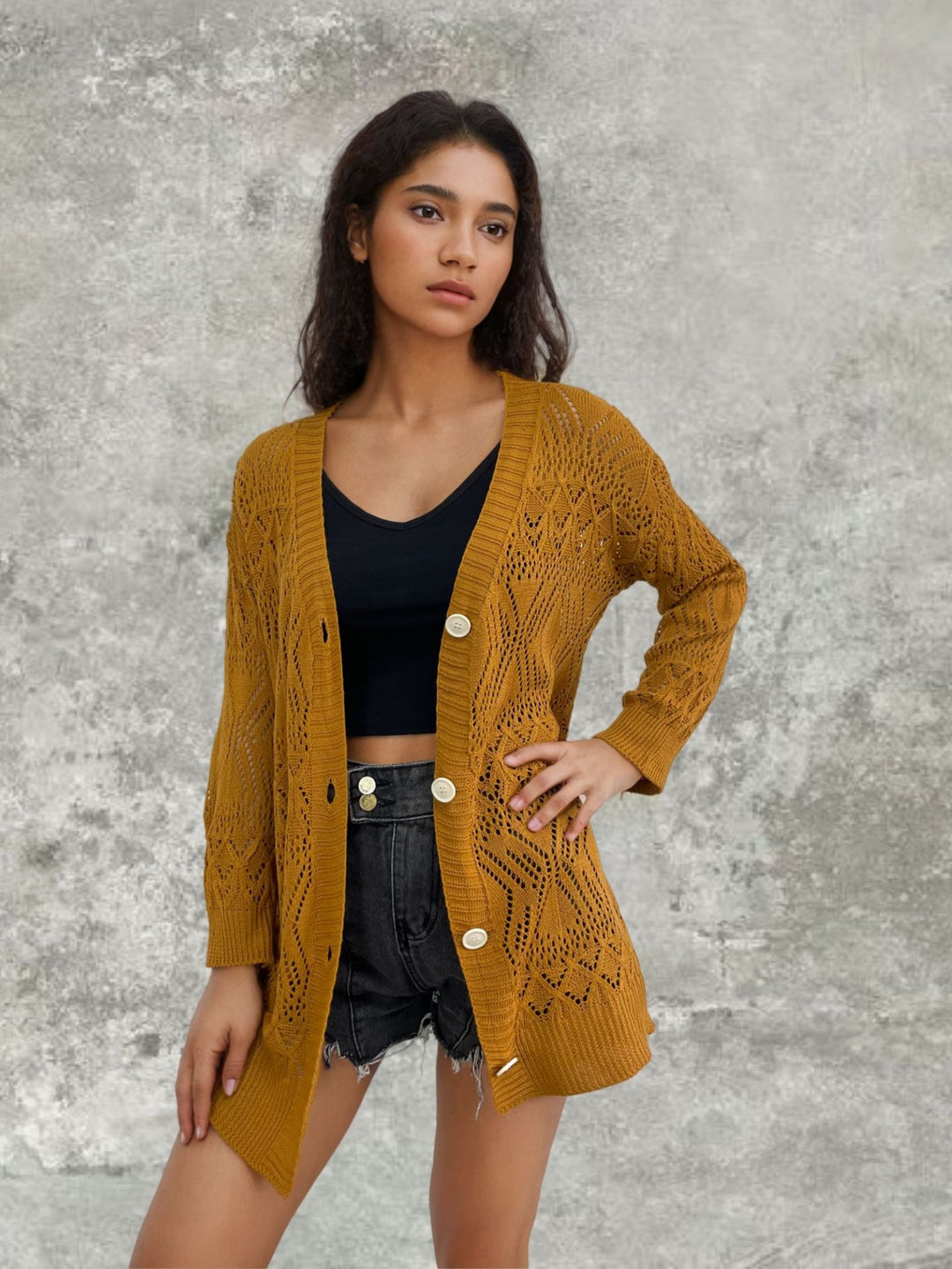 Damen Strickjacke mit luftiger Lochmusterung und schönen Knöpfen EB