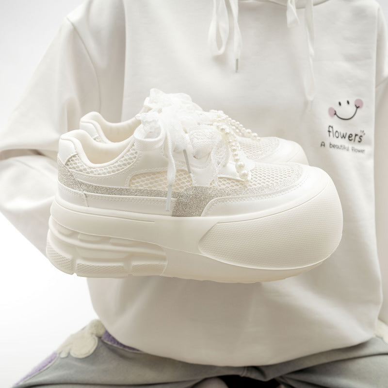 Damen Plattform Sneakers mit dekorativen Perlen und luftiger Mesh-Oberfläche EB