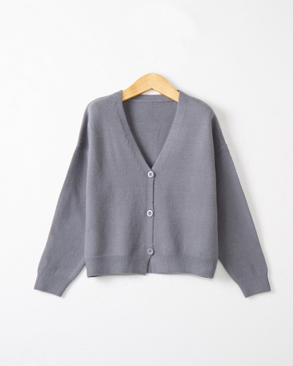 Damen Strickjacke mit V-Ausschnitt und Knopfdetails EB