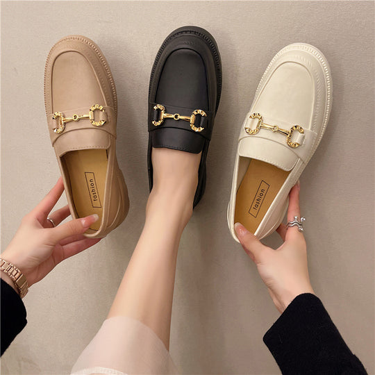 Damen modische Mokassins mit goldenen Schmuckdetails EB