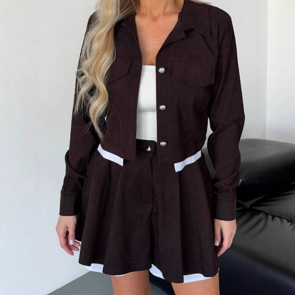 Damen kurzes Cordjacken- und Faltenrock-Set mit taillenhohem Faltenrock und cropped Hemdjacke Eichborn Berlin