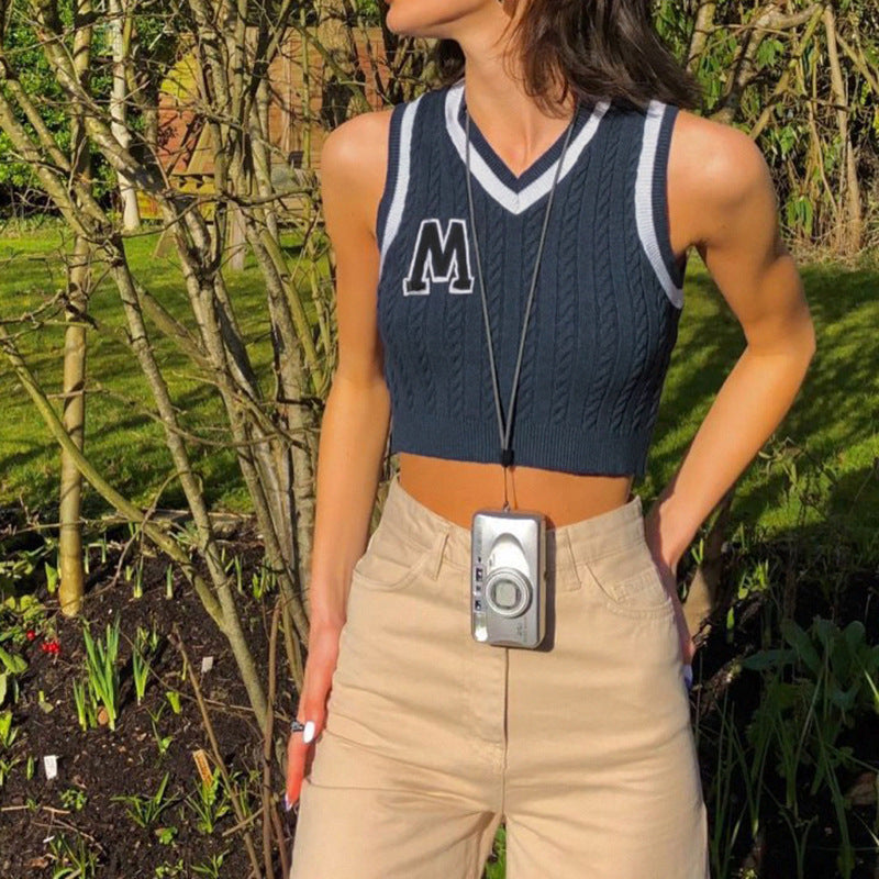 Damen cropped Strickoberteil mit V-Ausschnitt und Kabelmuster EB