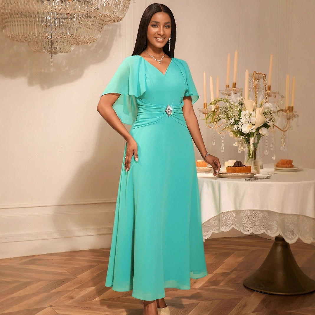 Damen elegantes Maxi-Kleid mit schickem Faltendesign und glamouröser Brosche EB