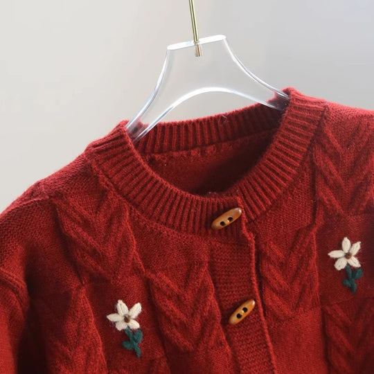 Damen Strickjacke mit floralem Zopfmuster und Holzknöpfen EB