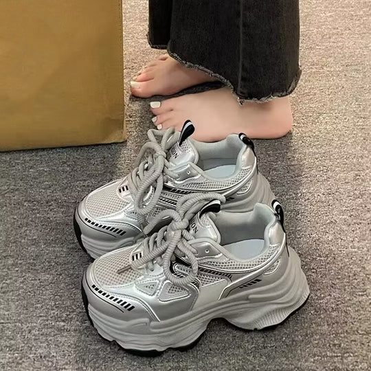 Damen Sportliche High-Performance Sneakers mit atmungsaktiven Mesh-Einsätzen EB