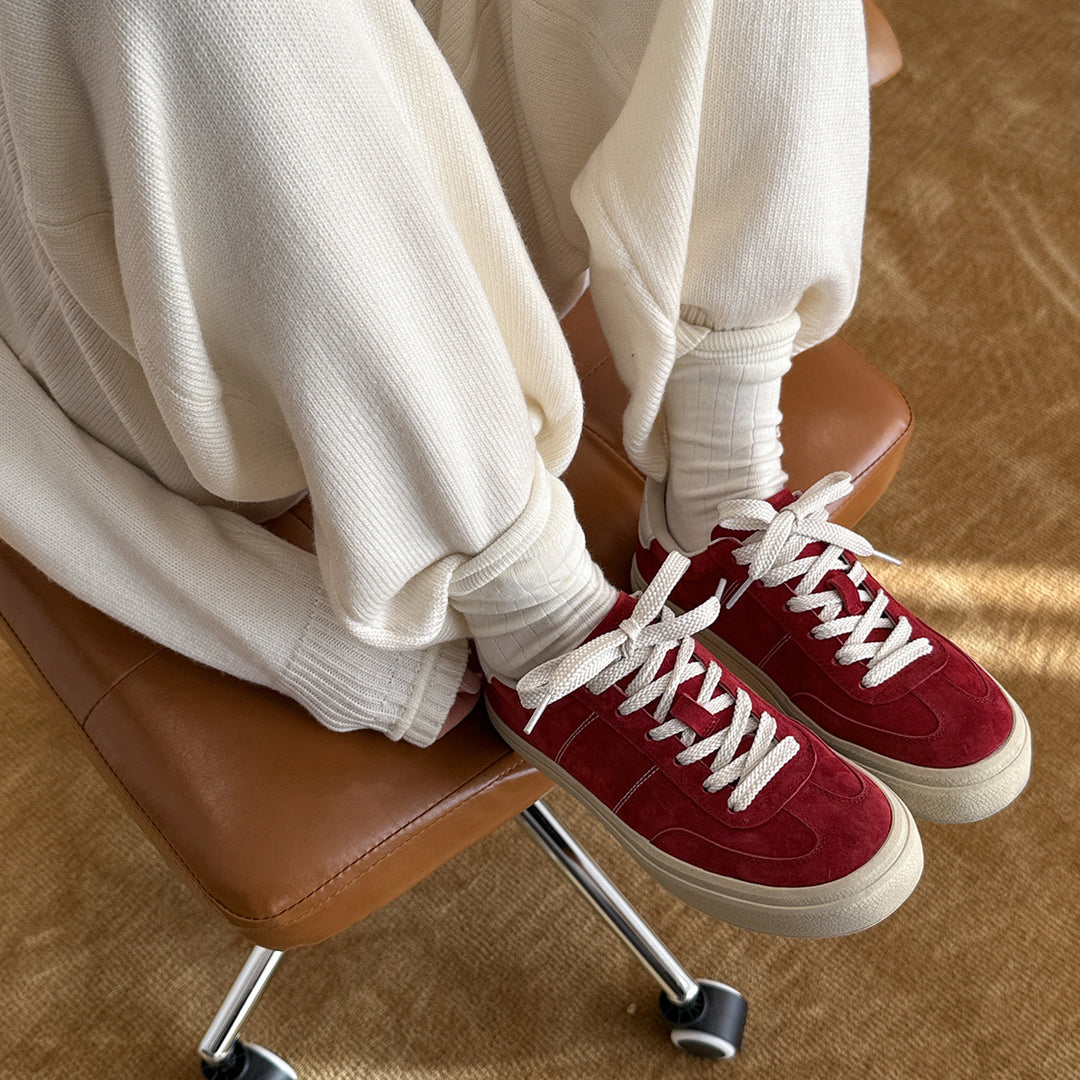 Damen Sportliche Sneakers aus hochwertigem Wildleder mit stylischen Schnürdetails EB