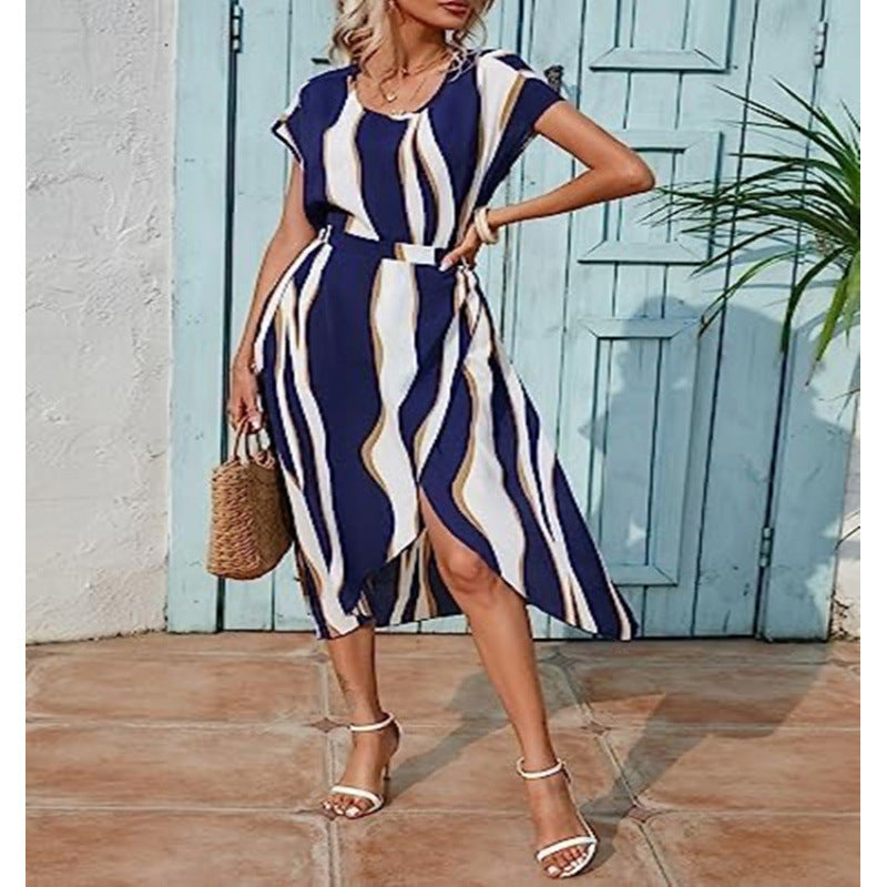 Damen Maxi-Kleid mit modernen Streifen und elegantem Schlitz EB