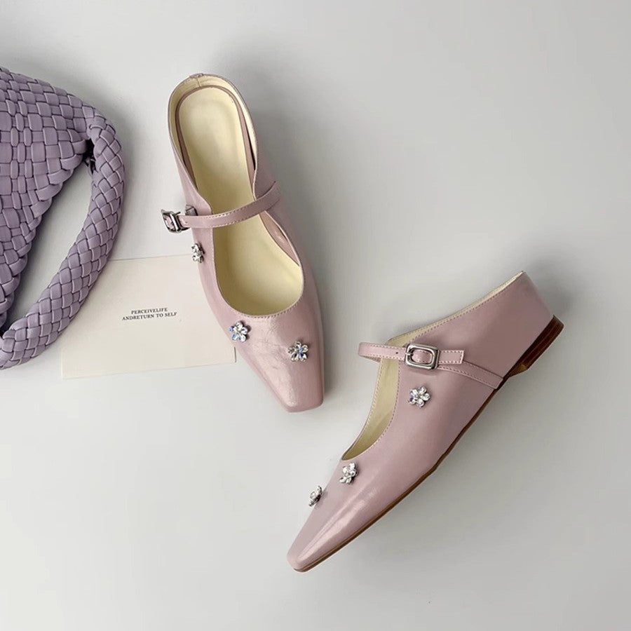 Damen Slingback-Pumps mit glänzendem Obermaterial und floralen Strassakzenten EB