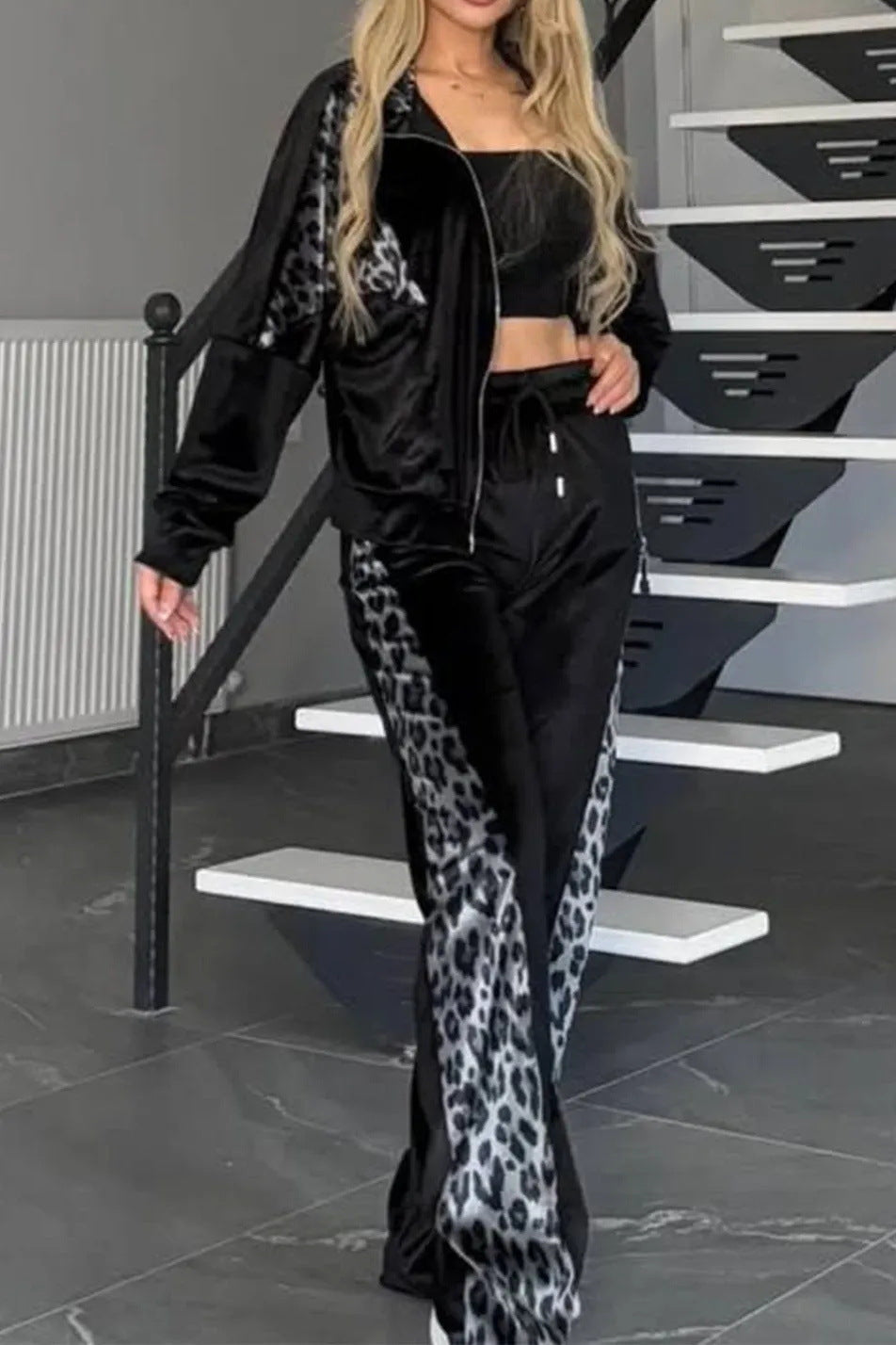 Damen Sportanzug mit modernem Animal-Print EB