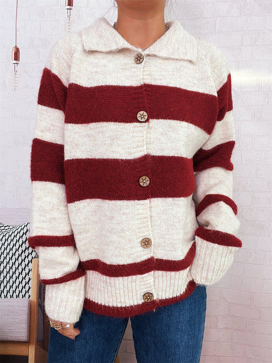 Damen gemütliche Strickjacke mit dekorativen Holzknochen und breiten Streifen EB