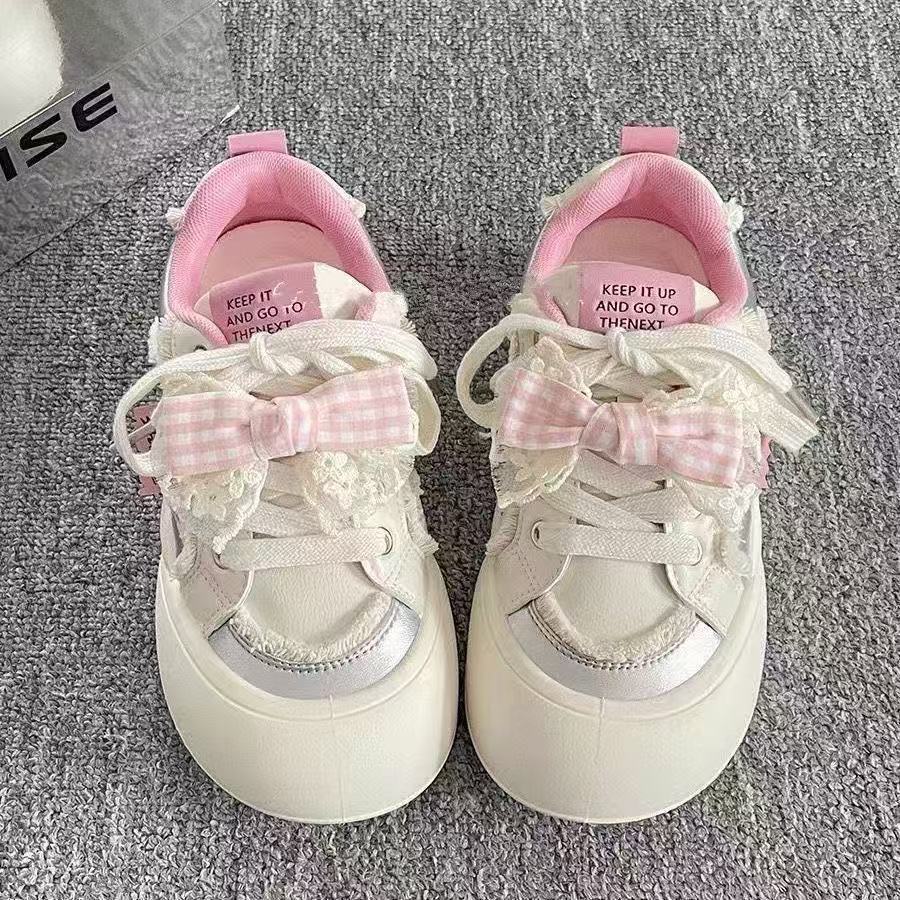 Damen verspielte Sneaker mit dekorativen Rüschen und komfortabler Dämpfung EB