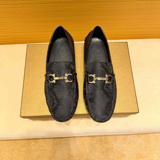 Herren Mokassin mit raffiniertem Schlangenleder-Design und elegantem Metallverschluss EB