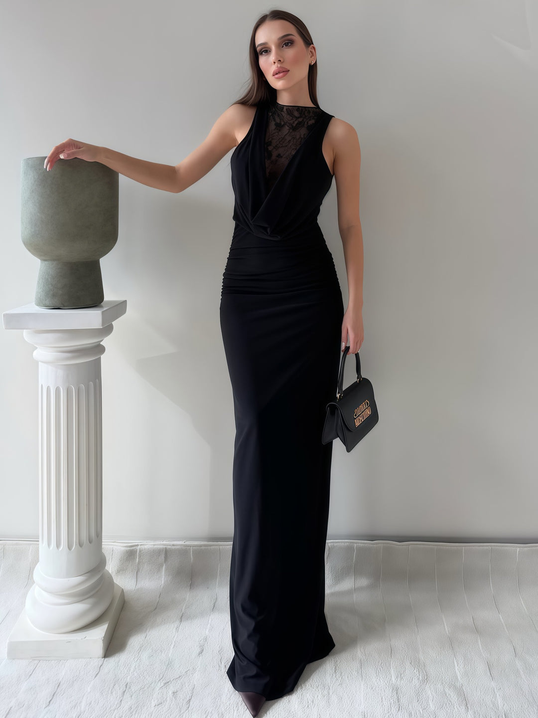 Damen Elegantes Maxikleid mit elegantem Neckholder-Design und raffinierter Spitzenlage EB