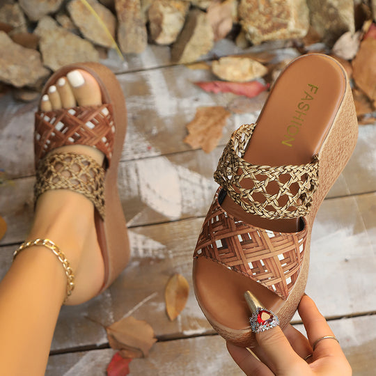 Damen Wedge-Sandaletten mit geflochtenem Design und modischen Leodetails EB