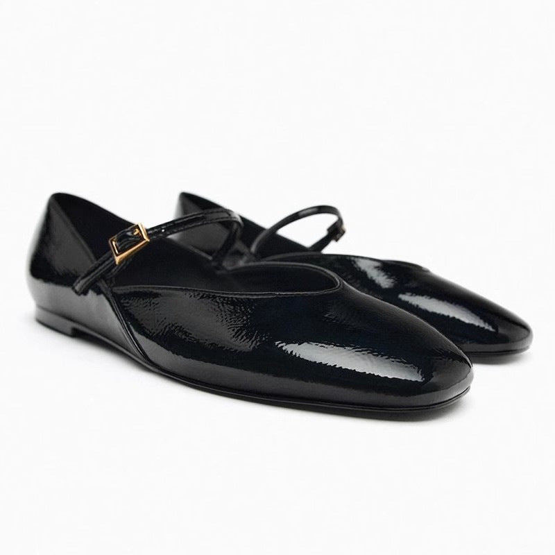 Damen Elegante Slip-On Ballerinas mit verstellbarem Riemen und hochwertiger Oberflächenstruktur EB