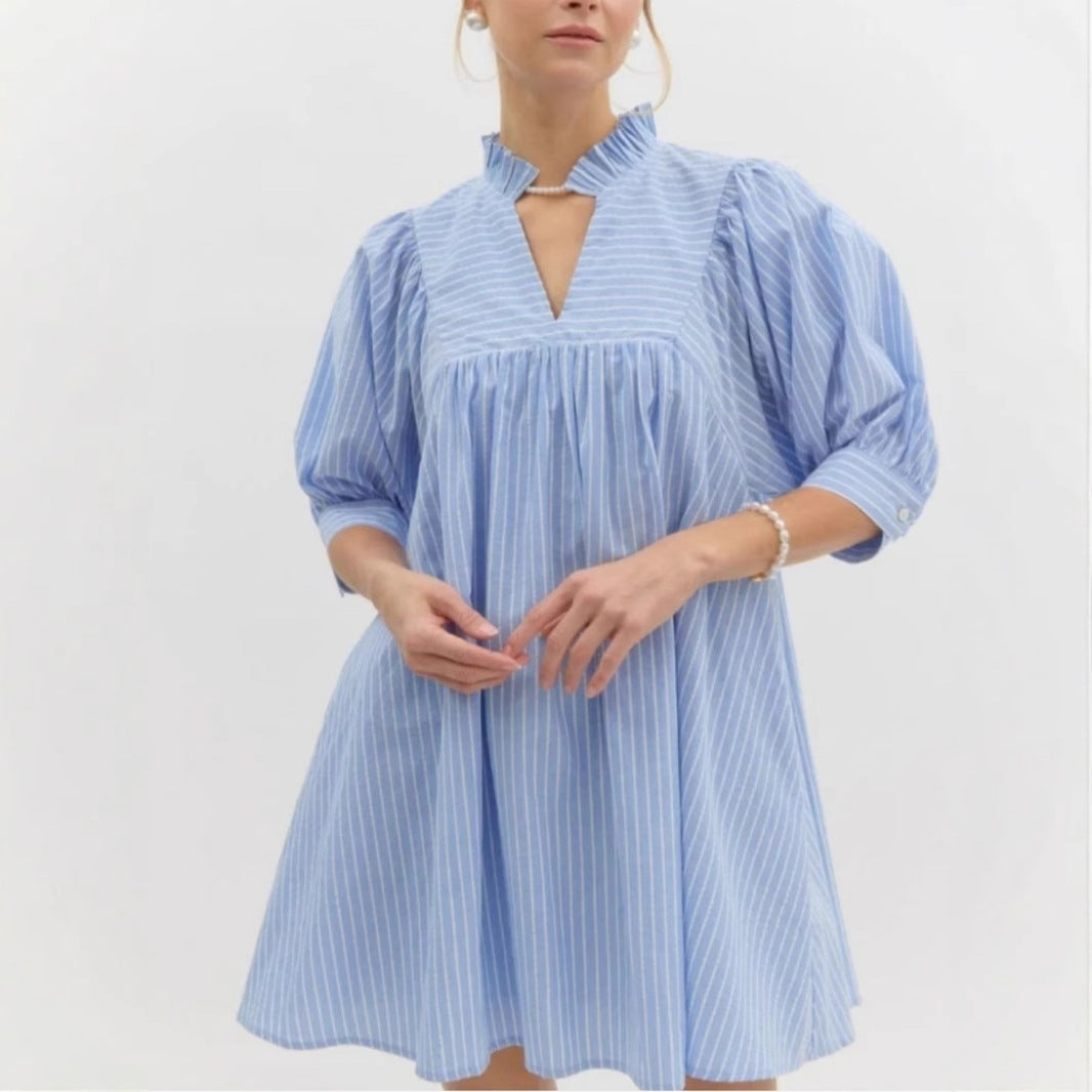 Damen Kurzarm Kleid mit modernem Stehkragen und Volant-Detail EB