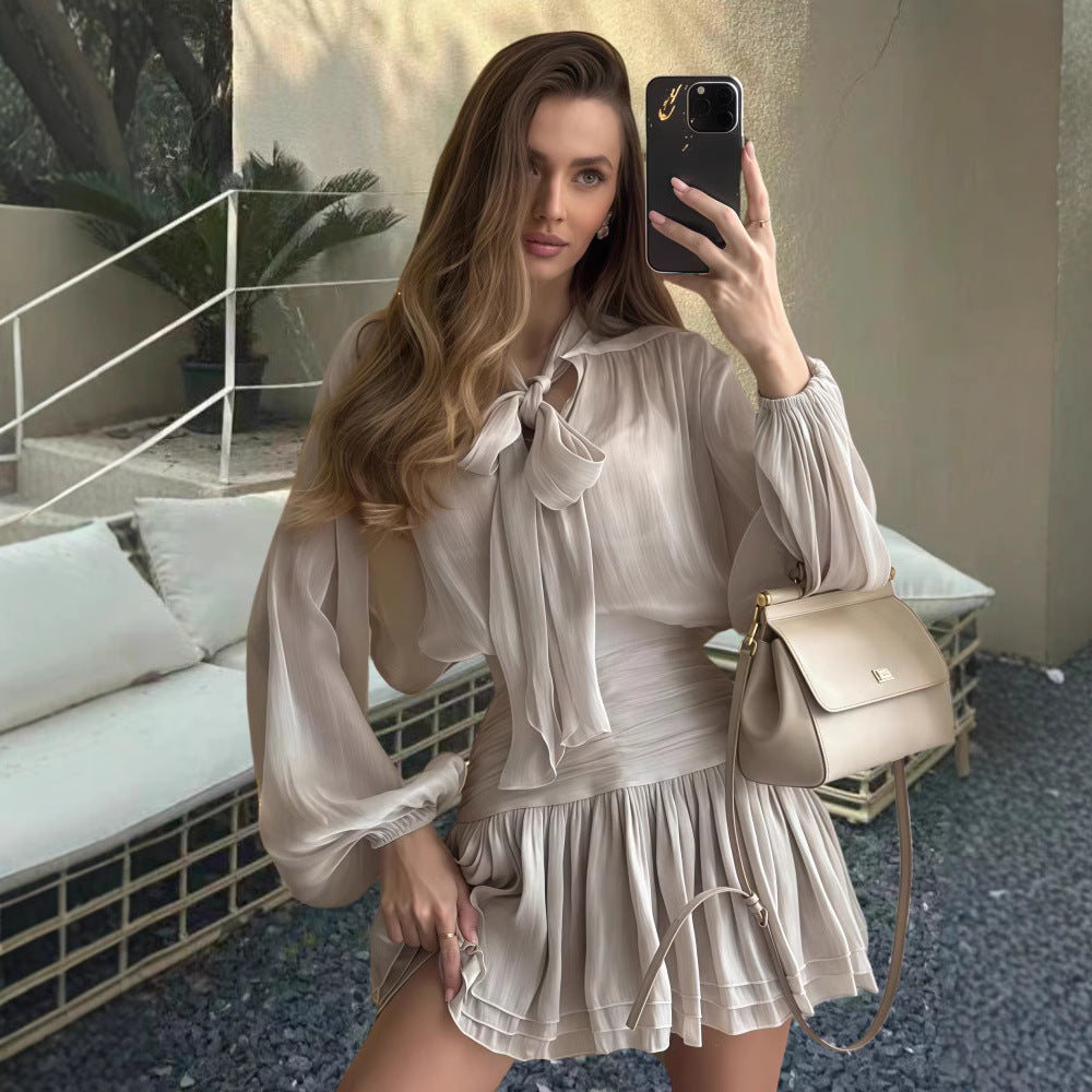 Damen Verspieltes Chiffon-Kleid mit schleifenverziertem Ausschnitt und weit geschnittenen Ärmeln EB