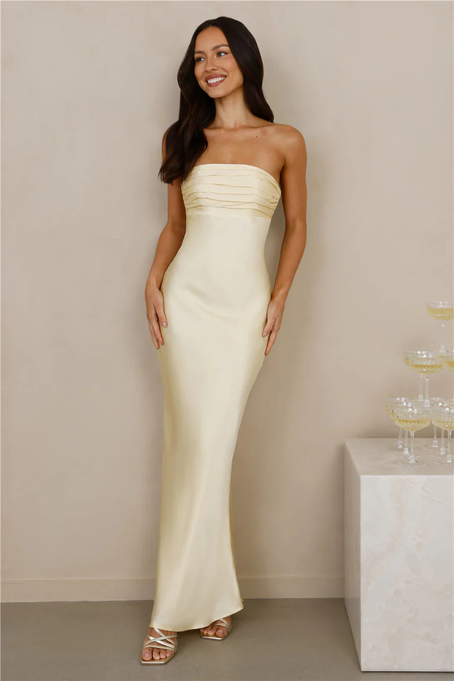 Damen Elegantes trägerloses Maxikleid mit schimmerndem Satin und figurbetontem Schnitt EB