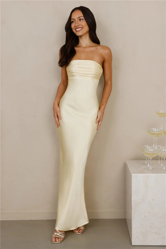 Damen Elegantes trägerloses Maxikleid mit schimmerndem Satin und figurbetontem Schnitt EB
