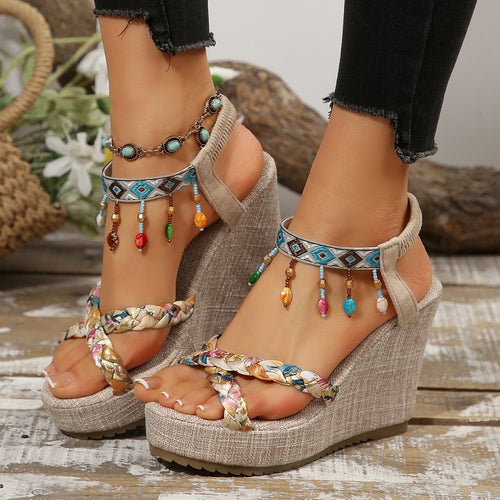 Damen Wedge-Sandalen mit buntem Geometrie-Muster und stylishen Riemen EB