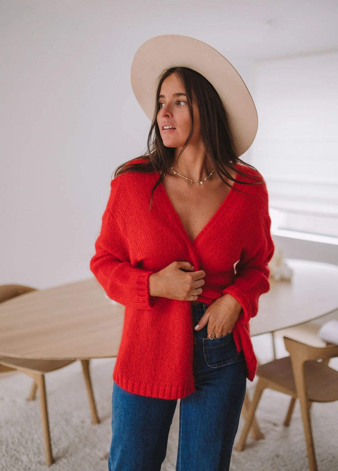 Damen lässiger Pullover mit offener Schulter und weichem Strickmuster EB