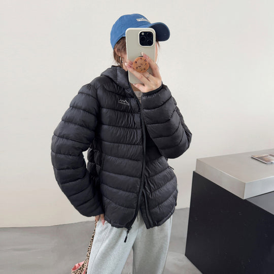 Damen ultraleichte Pufferjacke mit abnehmbarer Kapuze und elastischem Saum EB