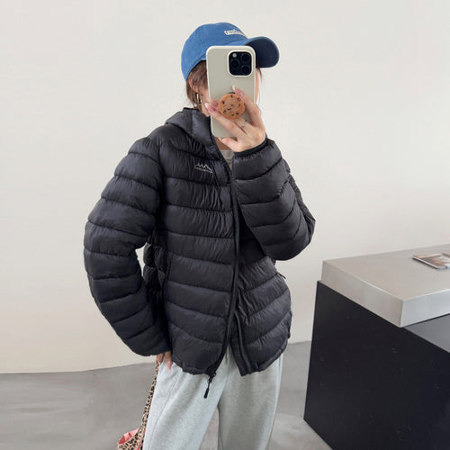 Damen ultraleichte Pufferjacke mit abnehmbarer Kapuze und elastischem Saum EB