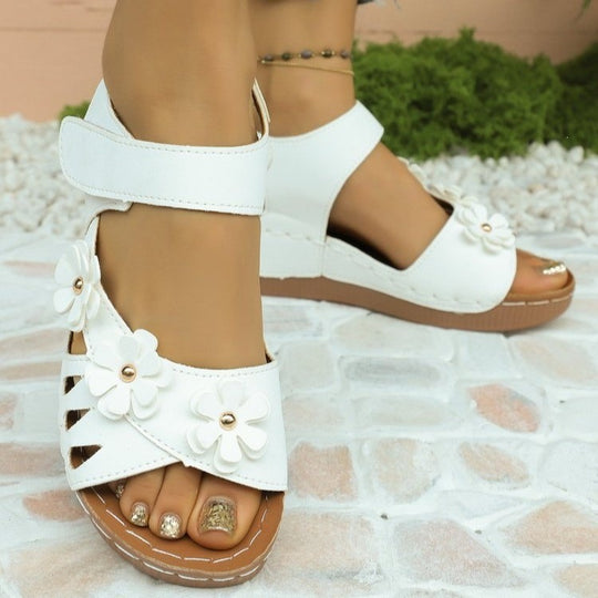 Damen Komfortable Sandalen mit floralem Dekor und verstellbarem Riemendesign EB