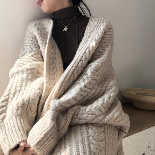 Damen Großer Strickcardigan mit innovativem Zopfmuster und lässiger Schnittführung EB