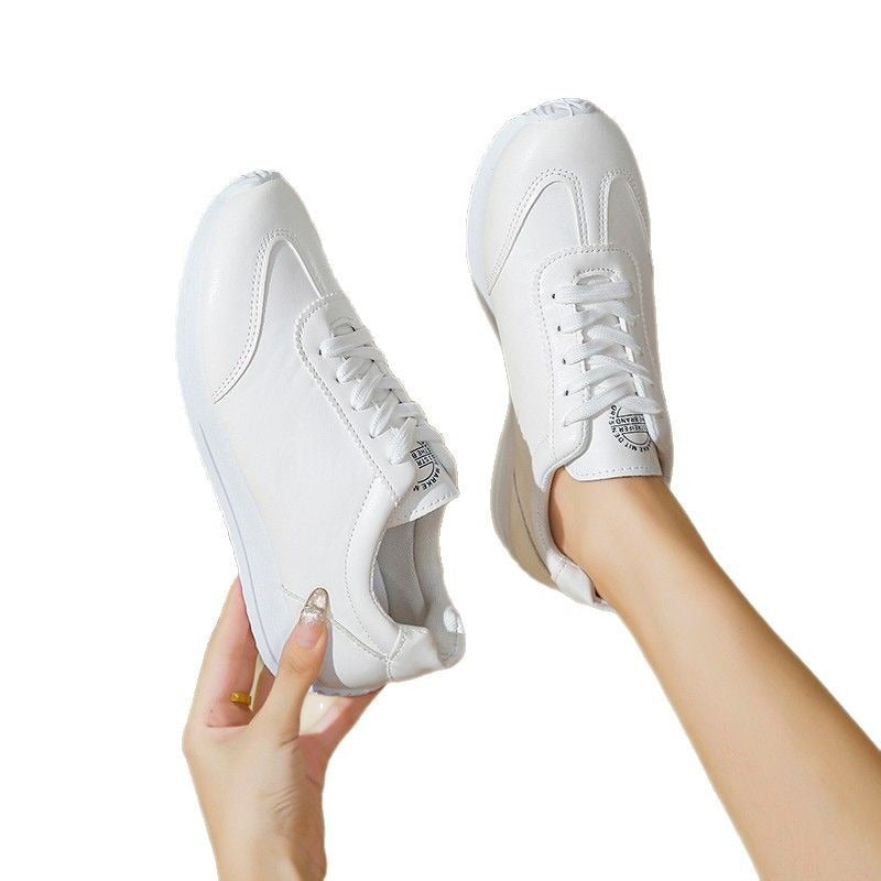 Damen Sneaker mit leichter Keilsohle und kontrastfarbenem Fersenpatch EB