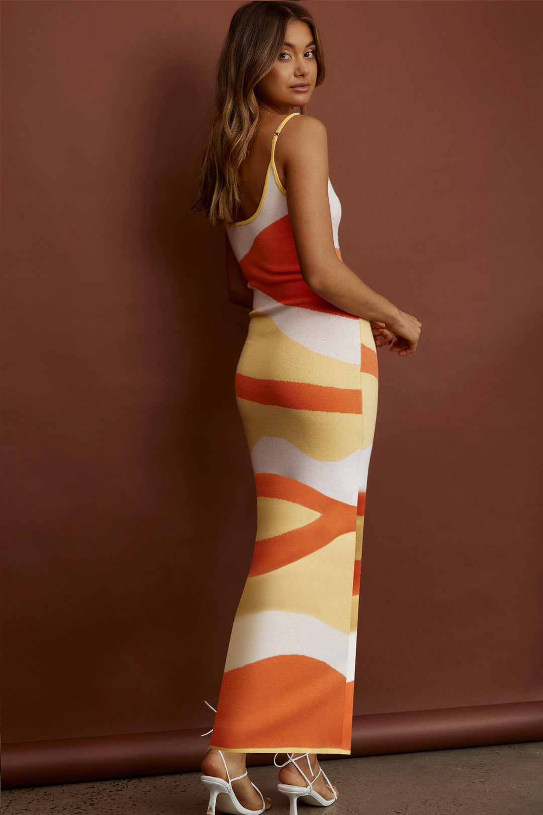 Damen Maxikleid mit kreativem Wellenmuster und weichem Strickmaterial EB