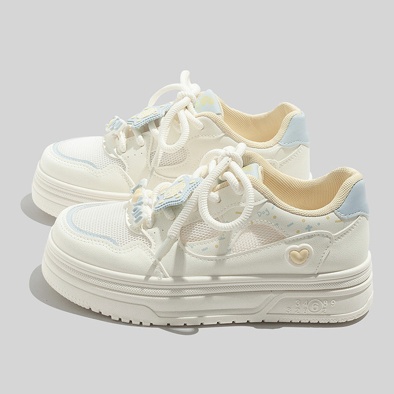 Damen Sneakers mit verspieltem Herzen-Motiv und atmungsaktiver Oberflächenstruktur EB