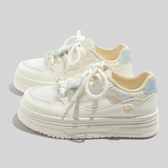 Damen Sneakers mit verspieltem Herzen-Motiv und atmungsaktiver Oberflächenstruktur EB