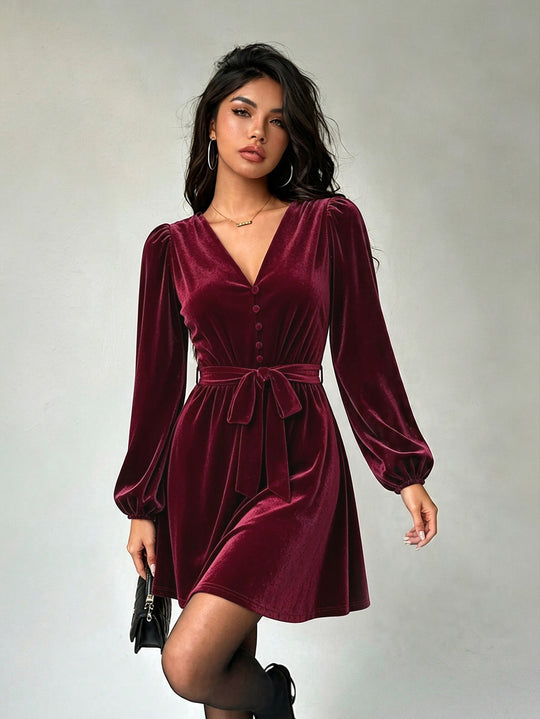 Damen elegantes Samt-Minikleid mit V-Ausschnitt Knopfleiste Ballonärmeln und Taillengürtel Eichborn Berlin